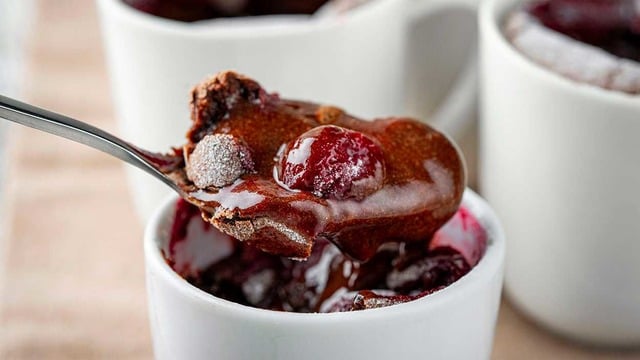 Tüm Kalpleri Çalar: Vişneli Brownie Sufle