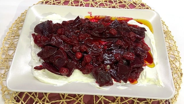 Yoğurt Soslu: Vişneli Pancar Mezesi