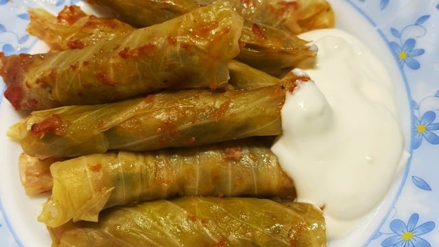 Bol Baharatlı: Kıymalı Beyaz Lahana Sarması
