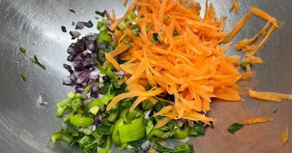 kereviz-yapragi-salatasi-asama1