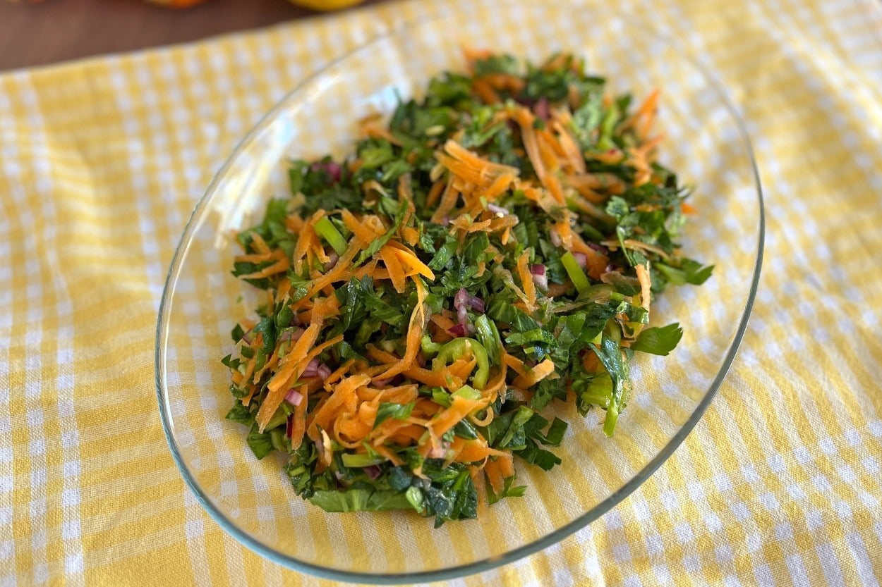 Çöpe Atmaya Son: Kereviz Yaprağı Salatası