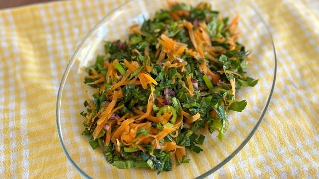 Çöpe Atmaya Son: Kereviz Yaprağı Salatası