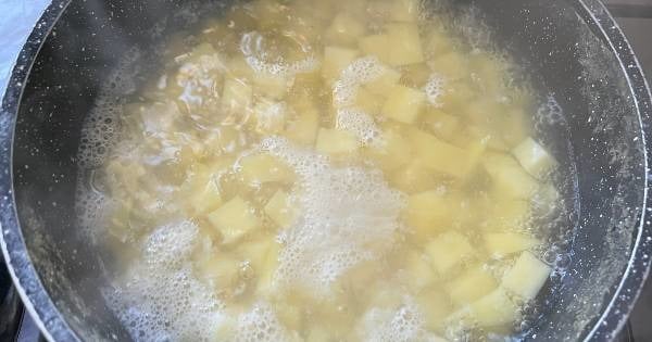 yumurtali-patates-salatasi-asama1