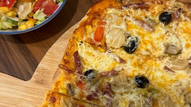 Hazırı Gibi: Evde Karışık Pizza