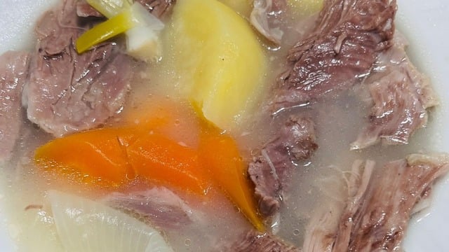 Çok Besleyici: Kuzu İncik Haşlama