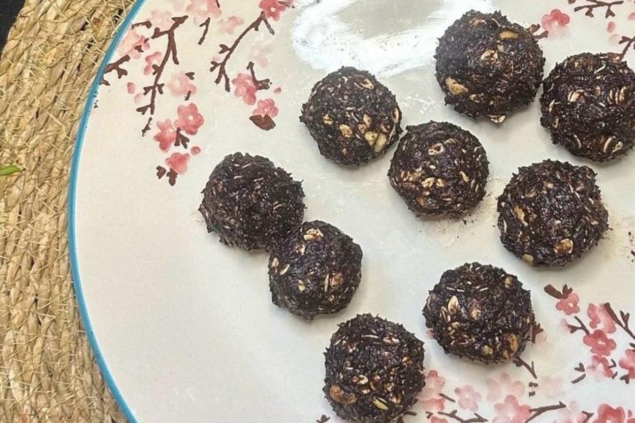 Tatlı Krizlerine Fit Çözüm: Yulaflı Hurma Topları