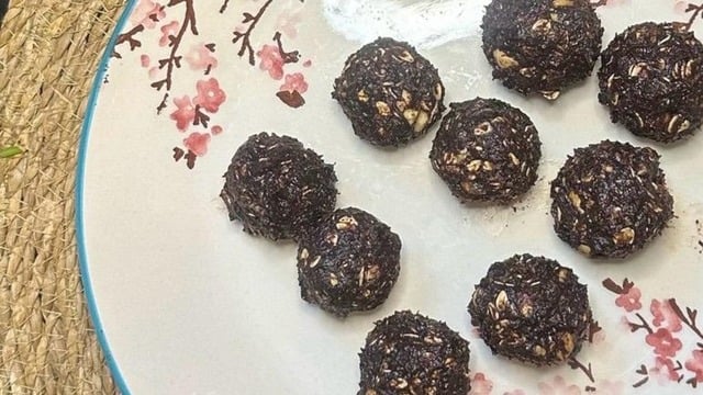 Tatlı Krizlerine Fit Çözüm: Yulaflı Hurma Topları