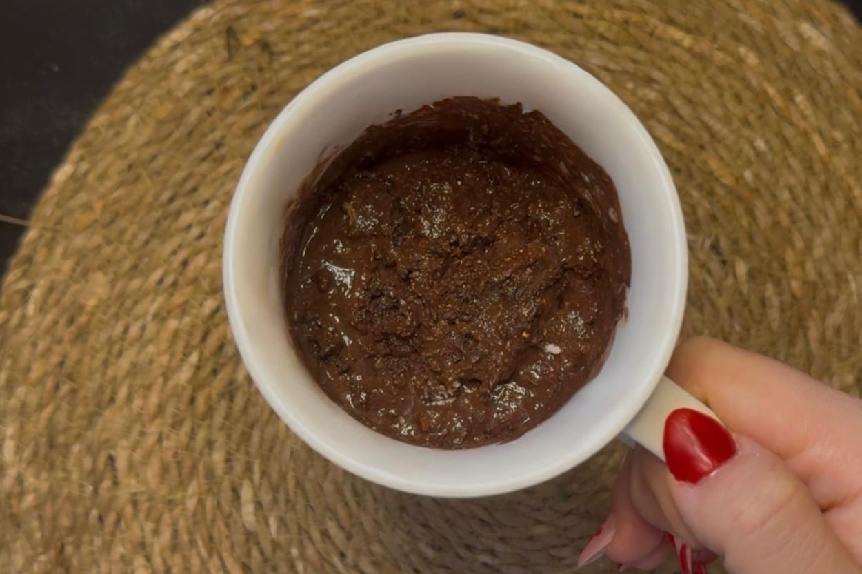 1 Dakikada Hazır: Fıstık Ezmeli Kakaolu Mug Kek 
