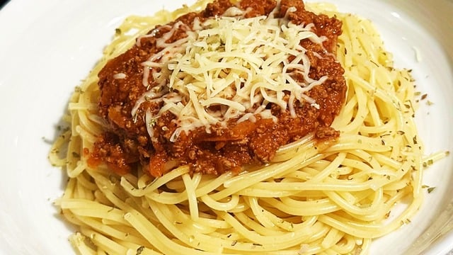 İtalyan Esintili: Ev Yapımı Bolonez Soslu Spagetti