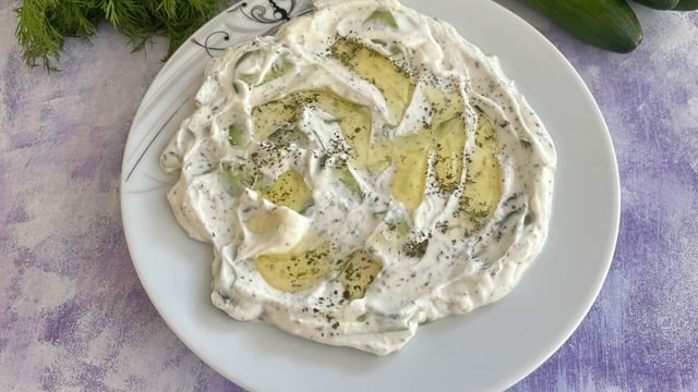 Ferahlık Garanti: Yoğurtlu Salatalık Mezesi