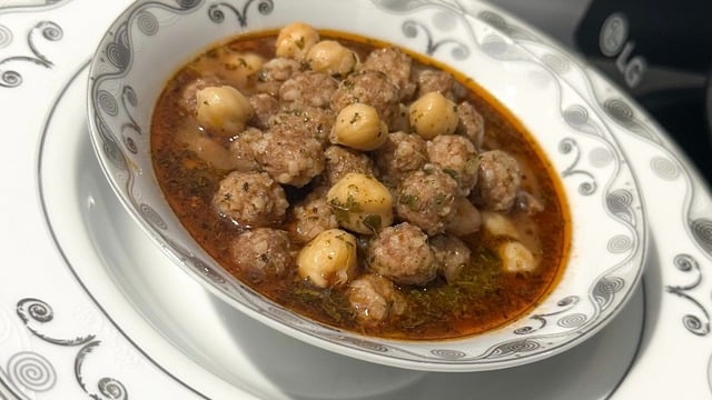 Çok Daha Doyurucu: Nohutlu Sulu Köfte Yemeği