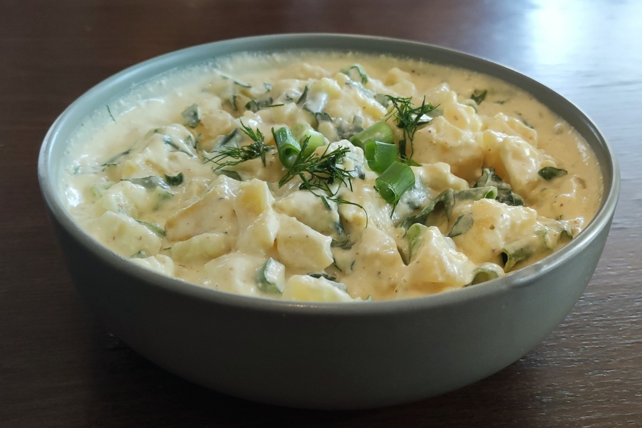 Anında Bitecek: Hardallı Yoğurtlu Patates Salatası 