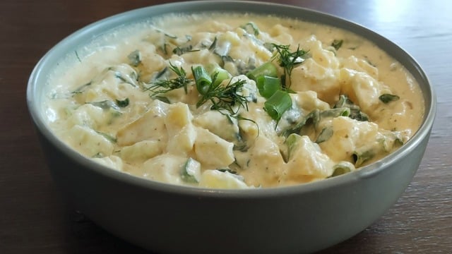 Anında Bitecek: Hardallı Yoğurtlu Patates Salatası 