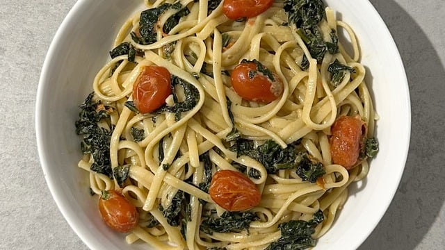 Hem de Kremalı: Ispanaklı Linguine Makarna 