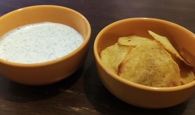 Yanında Sosuyla: Fırında Soğanlı Patates Cipsi 