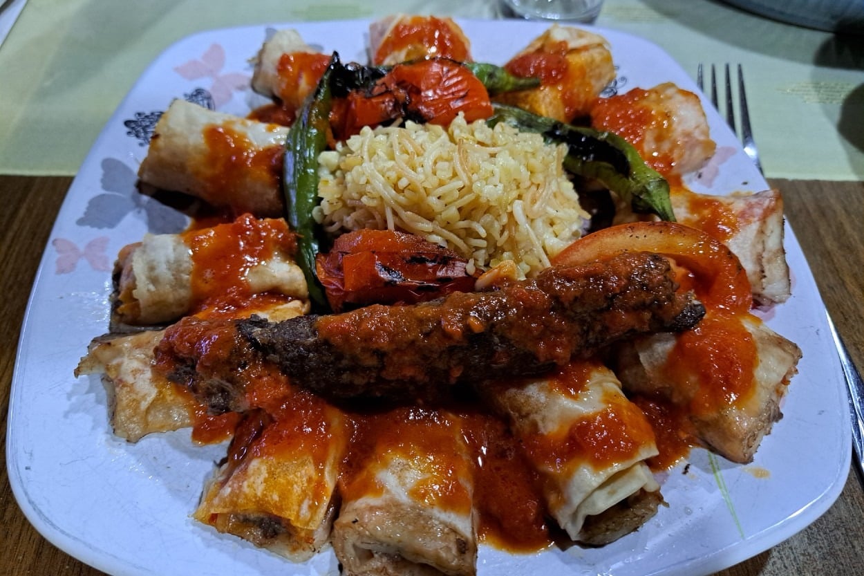 Kebapçı Lezzetinde: Hazır Yufkadan Beyti Kebabı