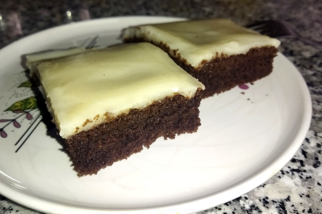 Yumuşacık Dokusuyla: Muhallebili Kakaolu Kek