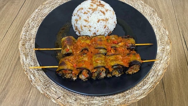 Sırrı Sosunda: Fırında Patlıcan Sarma