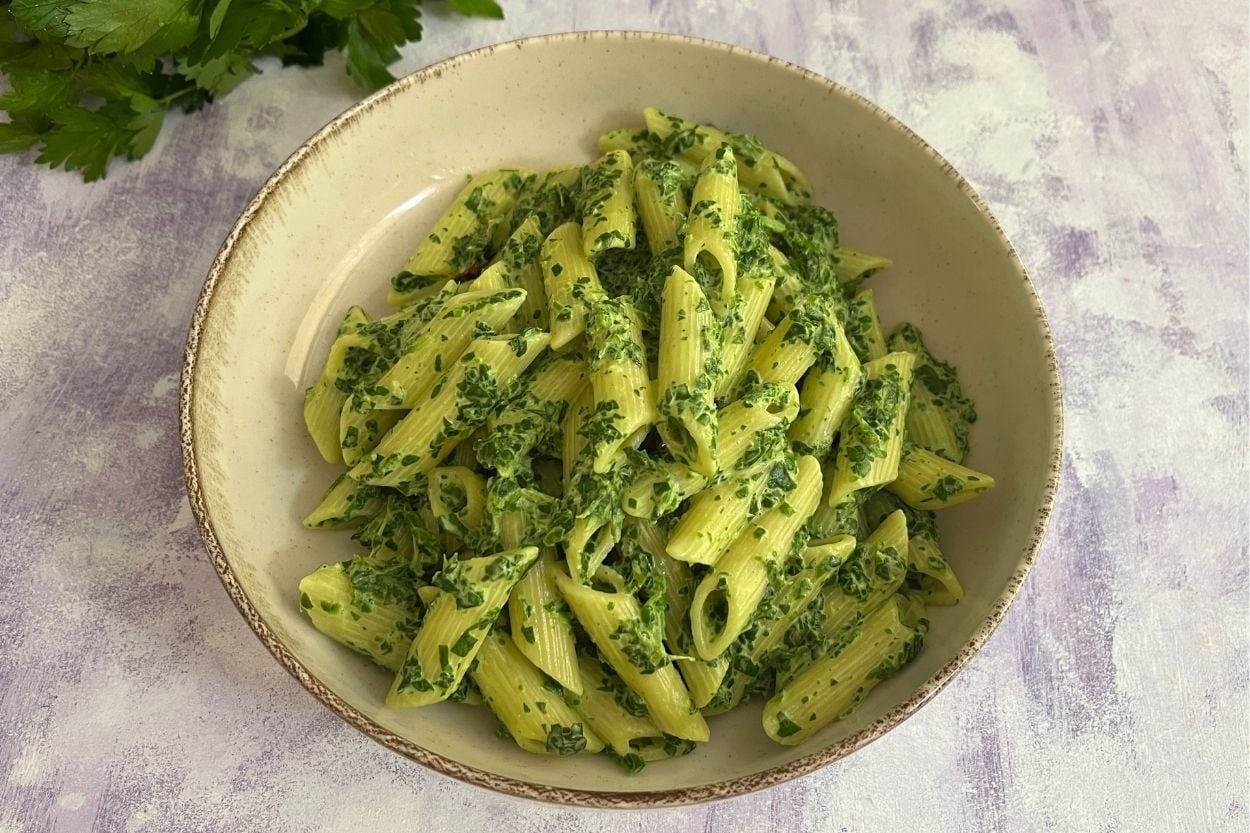 Sarımsak Aromasıyla: Kremalı Ispanaklı Makarna