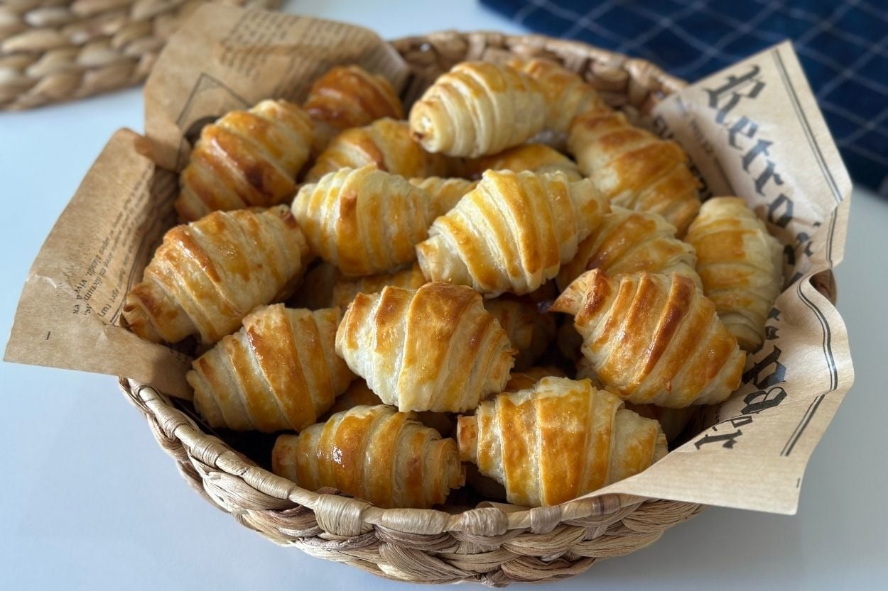 İçi Peynirli: Kruvasan Börek