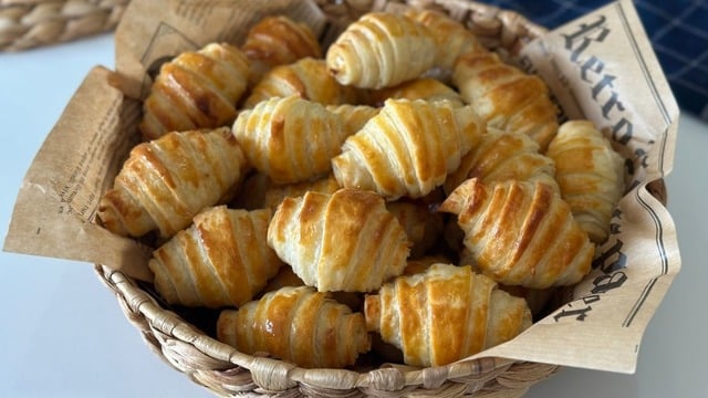 İçi Peynirli: Kruvasan Börek