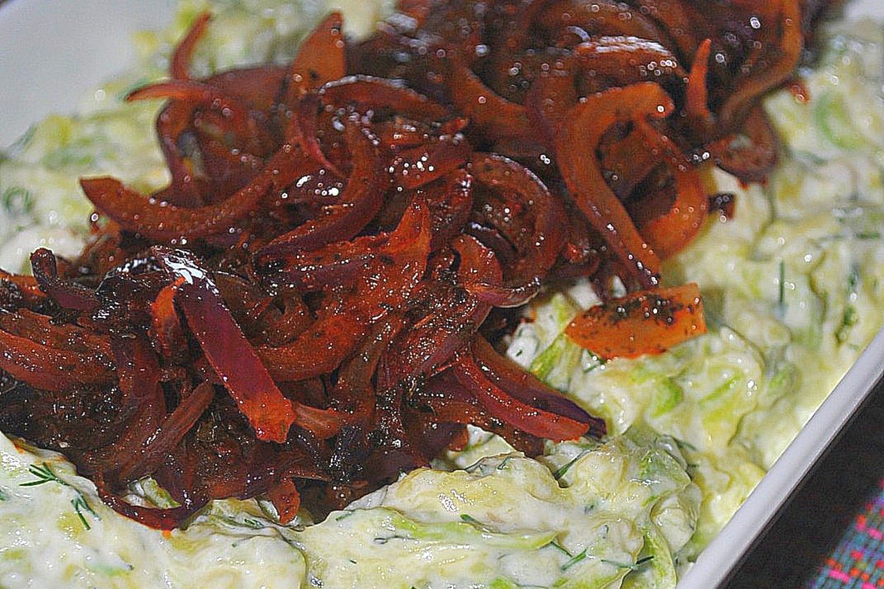Yoğurtlu Meze: Kavrulmuş Kırmızı Soğanlı Kabak Tarator 