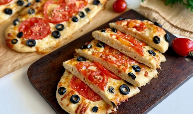 Zeytini de Var: Domatesli Ekmek