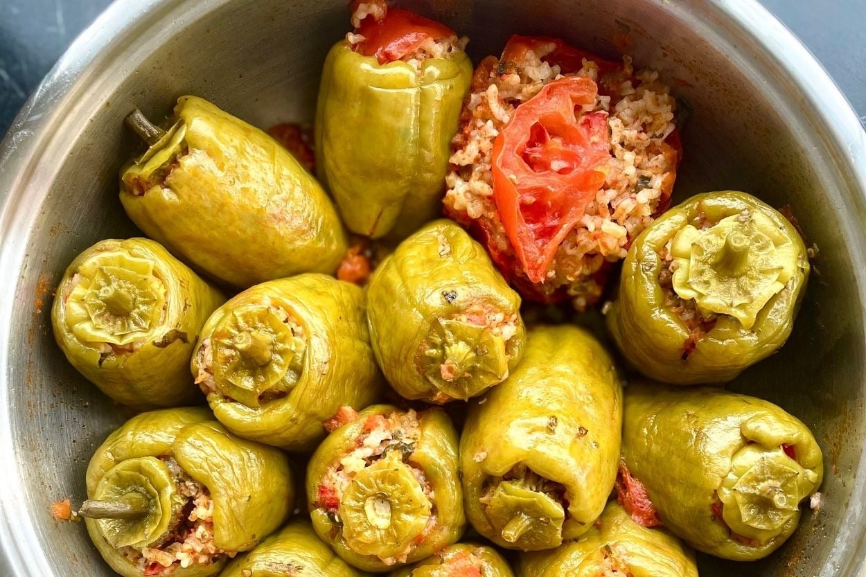 Klasikten Farklı: Bulgurlu Leziz Biber Dolması