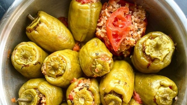 Klasikten Farklı: Bulgurlu Leziz Biber Dolması