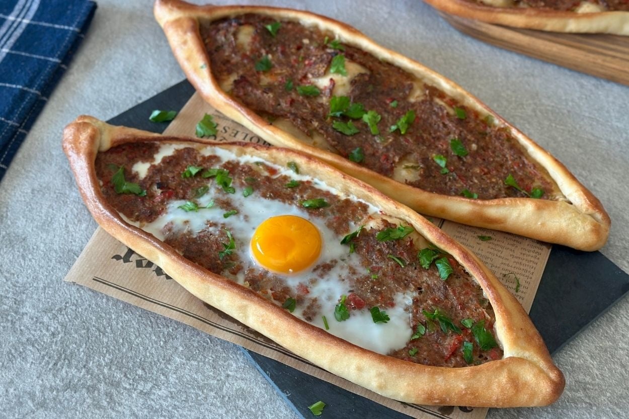 Çıtır Çıtır: Kıymalı Yumurtalı Pide