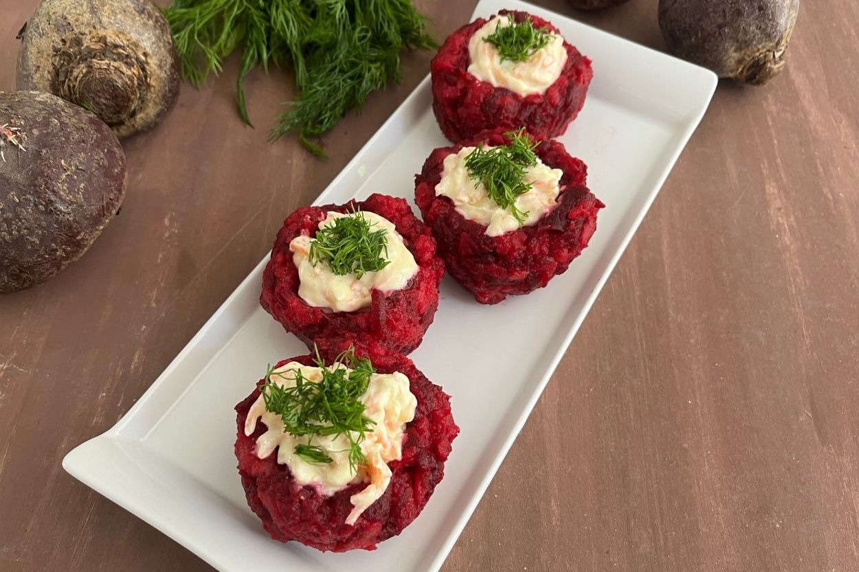 Renkli Sofraların Sırrı: Pancarlı Patates Salatası