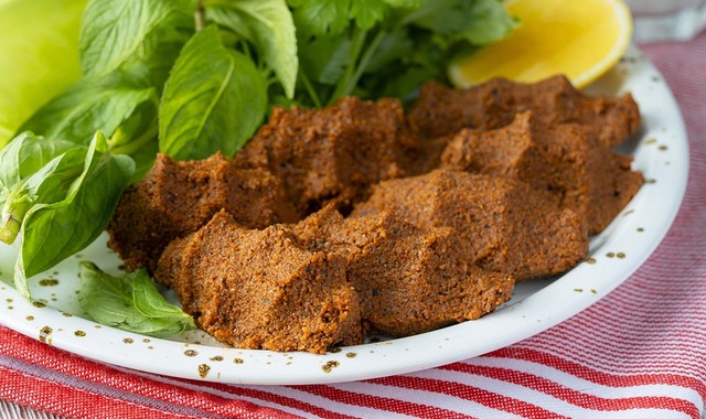 Kolayca Hazır: Etli ve Cevizli Çiğ Köfte