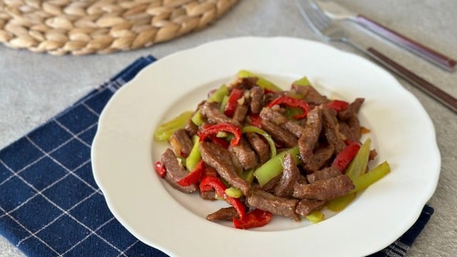 Yumuşacık Olur: Soya Soslu Et Sote