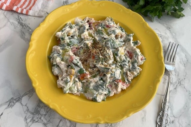Tavuklu Semizotu Salatası Tarifi