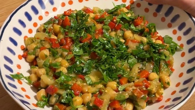 Vazgeçilmeziniz Olacak: Köz Sebzeli Renkli Salata