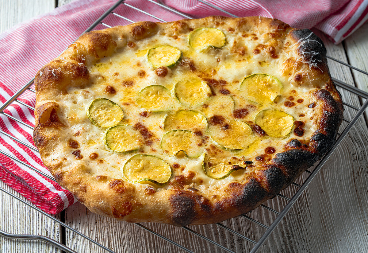 Tam Bir Yaz Pizzası: Kabaklı Peynirli Pizza Tarifi