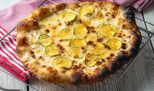 Tam Bir Yaz Pizzası: Kabaklı Peynirli Pizza