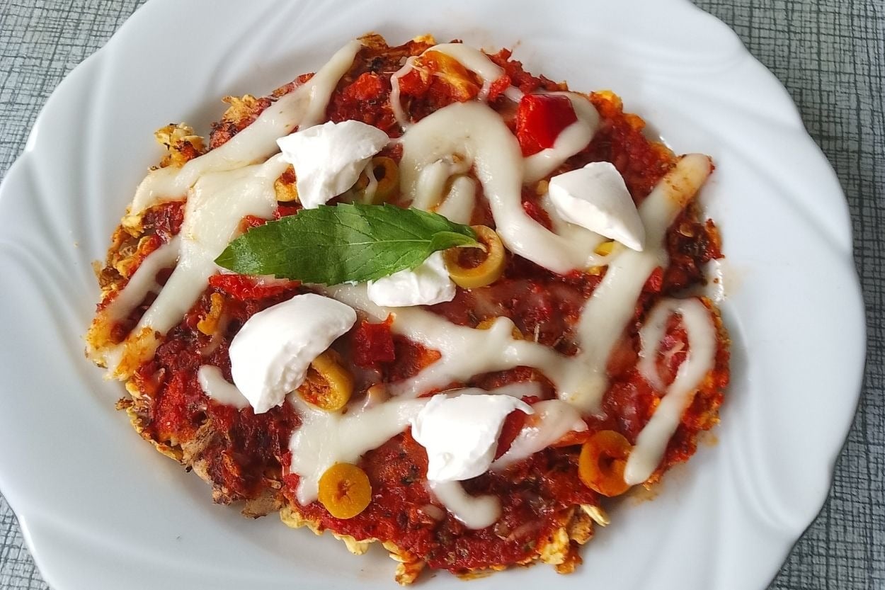 Çabucak Hazır: Glutensiz Üç Peynirli Kahvaltılık Pizza
