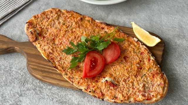 Klasiğine Rakip: Tavuklu Lahmacun