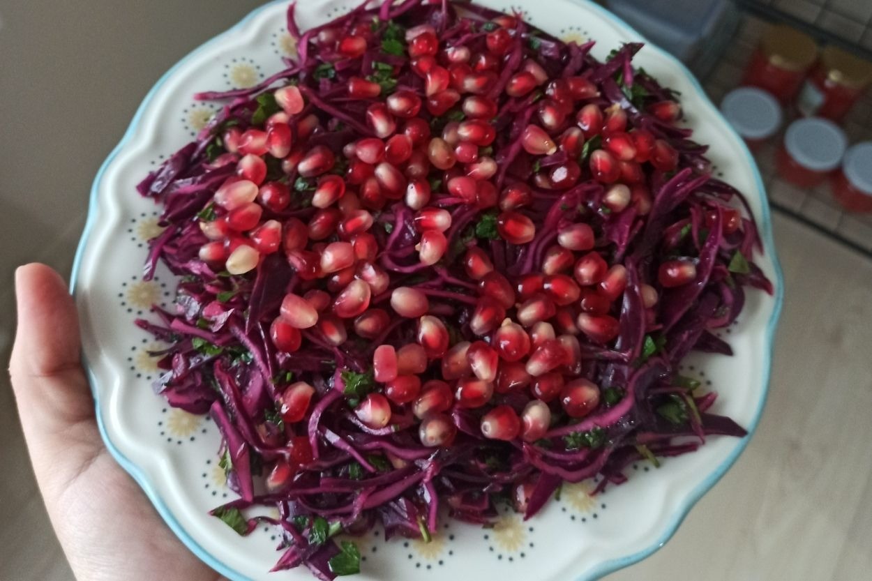 Ekşili: Narlı Mor Lahana Salatası 