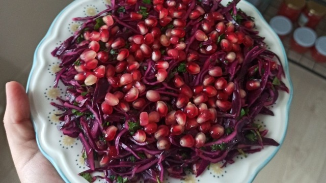 Ekşili: Narlı Mor Lahana Salatası 