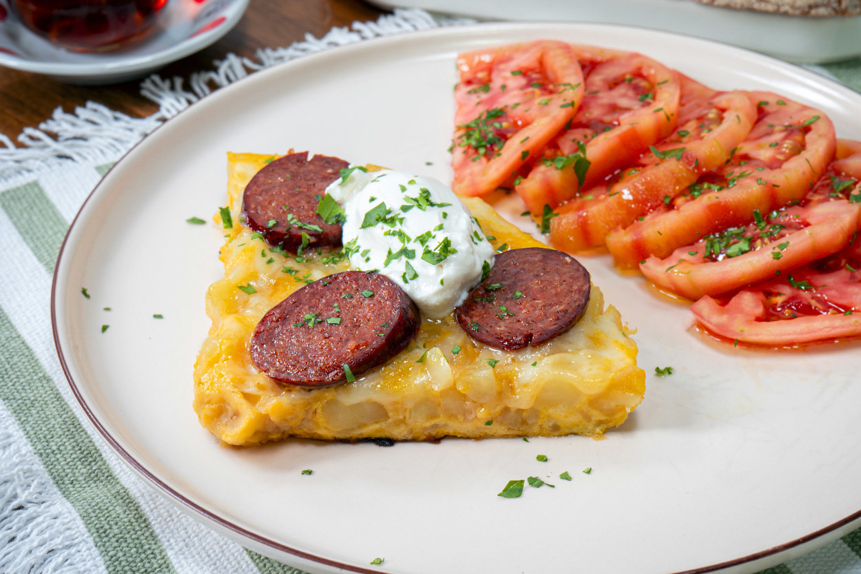 Tek Başına Bir Öğün: Sucuklu Patatesli Omlet