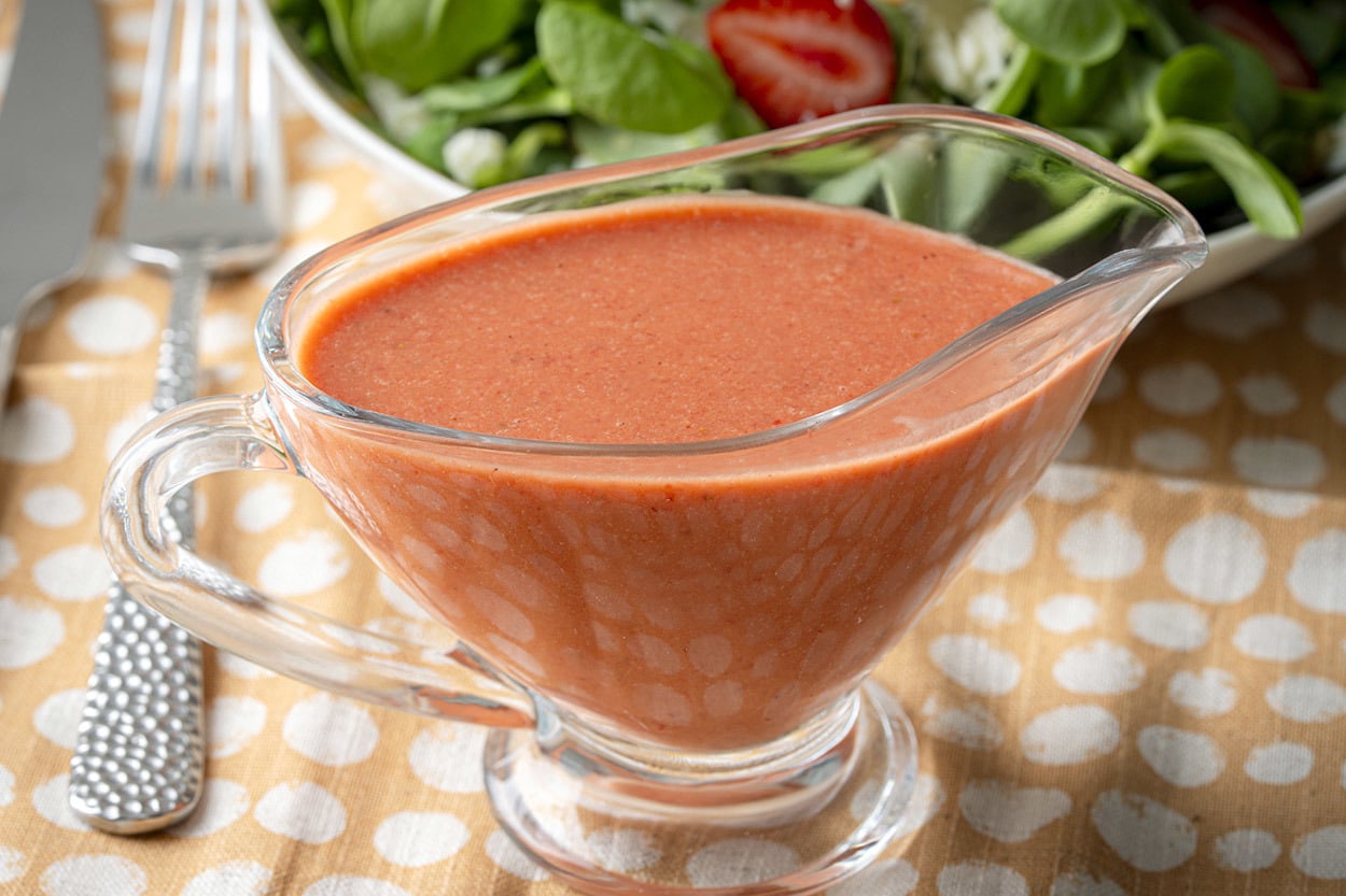Ev Yapımı Salatalara: Çilek Vinaigrette Sos