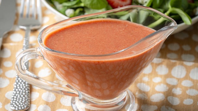 Ev Yapımı Salatalara: Çilek Vinaigrette Sos