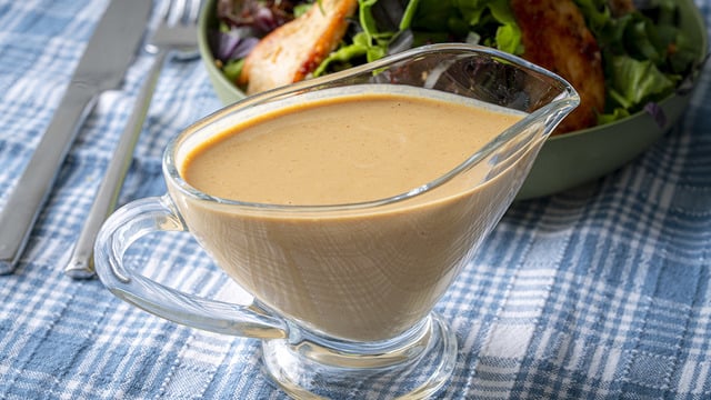 Uzak Doğu Dokunuşu: Yer Fıstıklı Salata Sosu