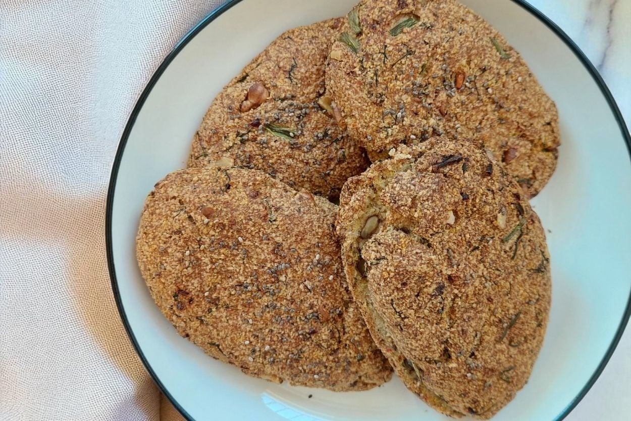 Dereotu da Var: Badem Unlu Cevizli Ketojenik Ekmek