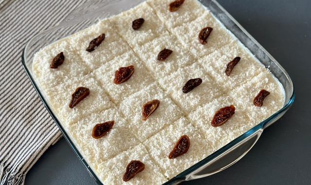 Kahveli Şerbetiyle: İncirli Kıbrıs Tatlısı