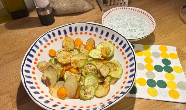 Fırında Pişiyor: Havuçlu Pratik Kabak Salatası