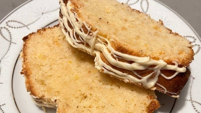 Kokusu Evi Sarar: Limonlu Fındıklı Pratik Kek