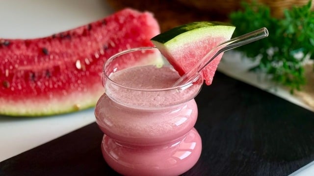 Bir Bardak Ferahlık: Karpuzlu Milkshake